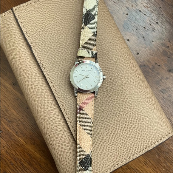 Burberry Accessories - Burberry Ladies BU9022 Heritage Swiss Nova Check Quartz Watch Pre-owned